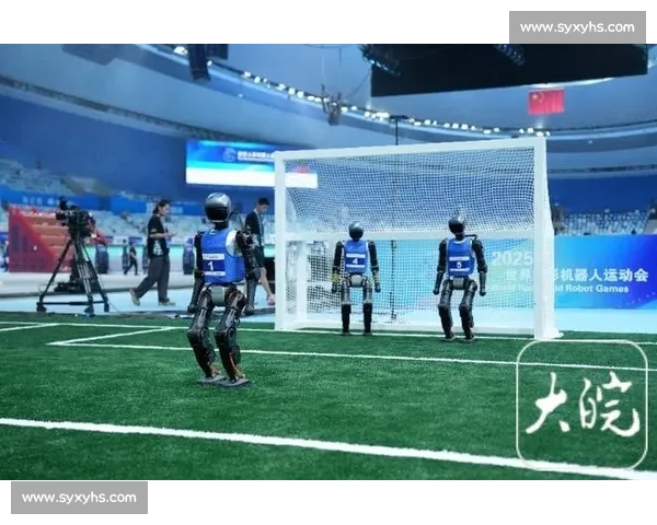 机器人足球赛连环翻车，担架员成意外主角